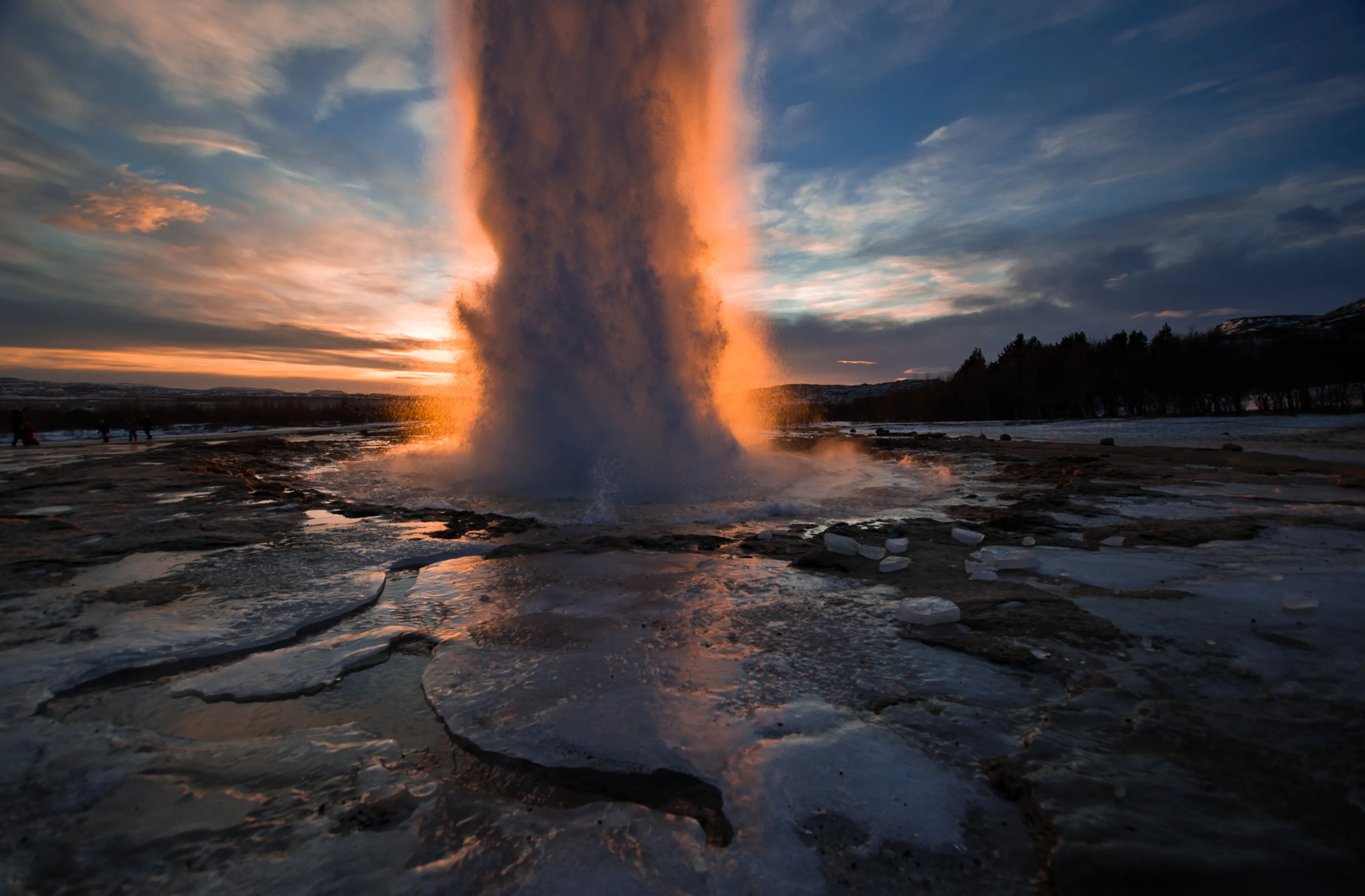 A Nuclear Reactor May Have Started Life On Earth Billions Of Years Ago |  IFLScience