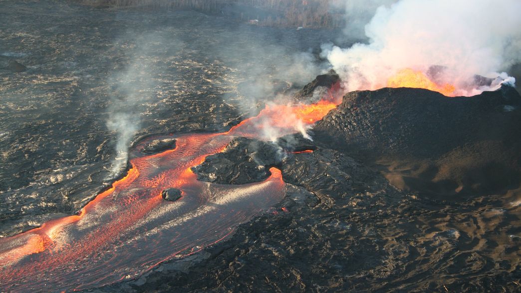 This Astronaut S Brilliant Shot Of The Kilauea Eruption Will Make You Feel Incredibly Small