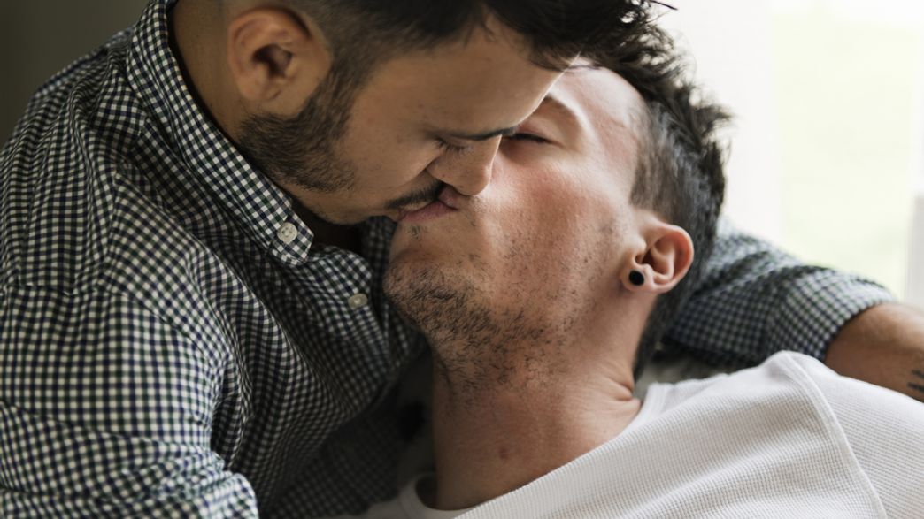 Deep Kissing A Possible Way Of Transmitting Gonorrhea, Study Suggests