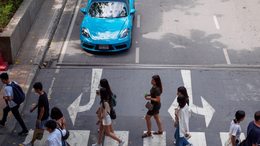 Expensive Cars Are Less Likely To Stop For Crossing Pedestrians
