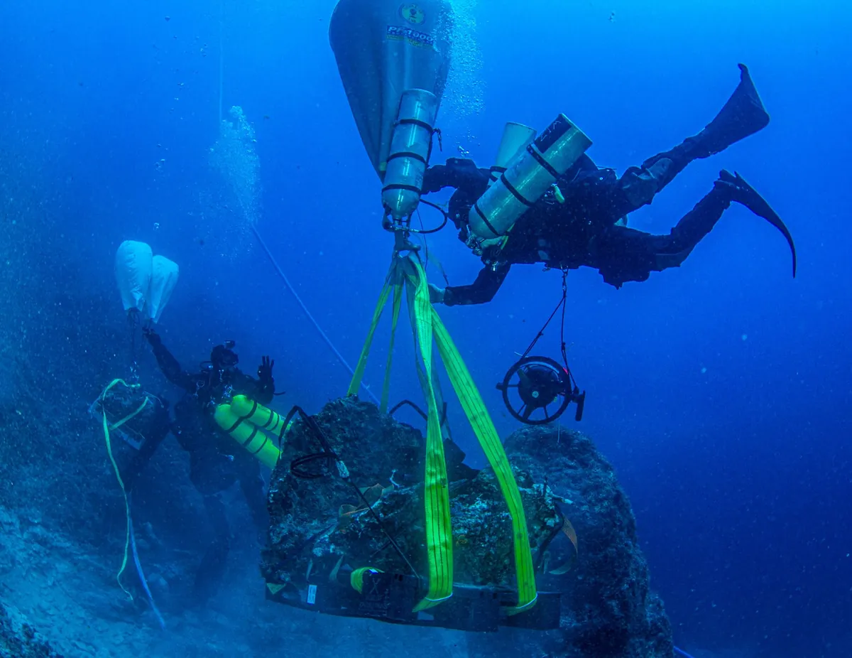 archaeology-at-antikythera-shipwreck-l.w