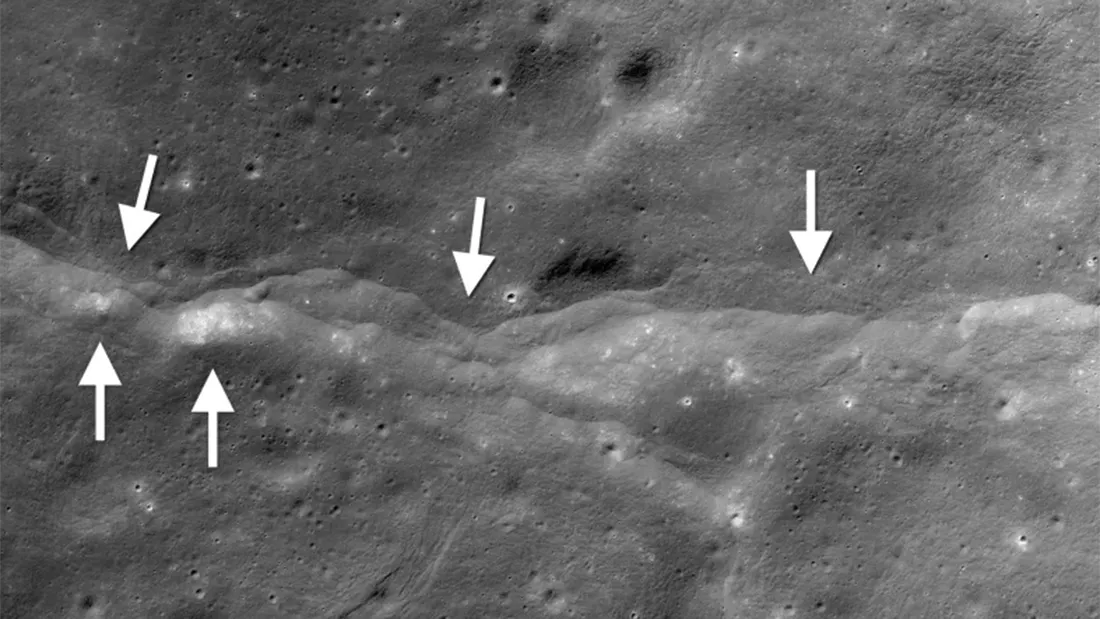 moon-shrinking-o.webp