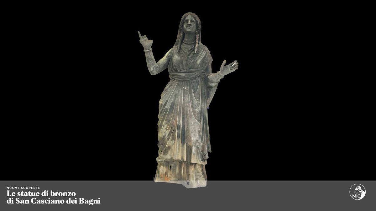 Dozens Of Statues Were Buried In A Mud Bath For 2‚300 Years‚ Preserving Them Perfectly