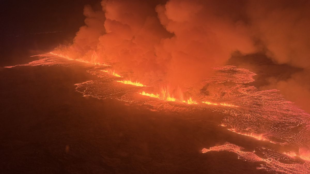 Iceland Volcano Spectacularly Erupts In 4-Kilometer-Long Fissure