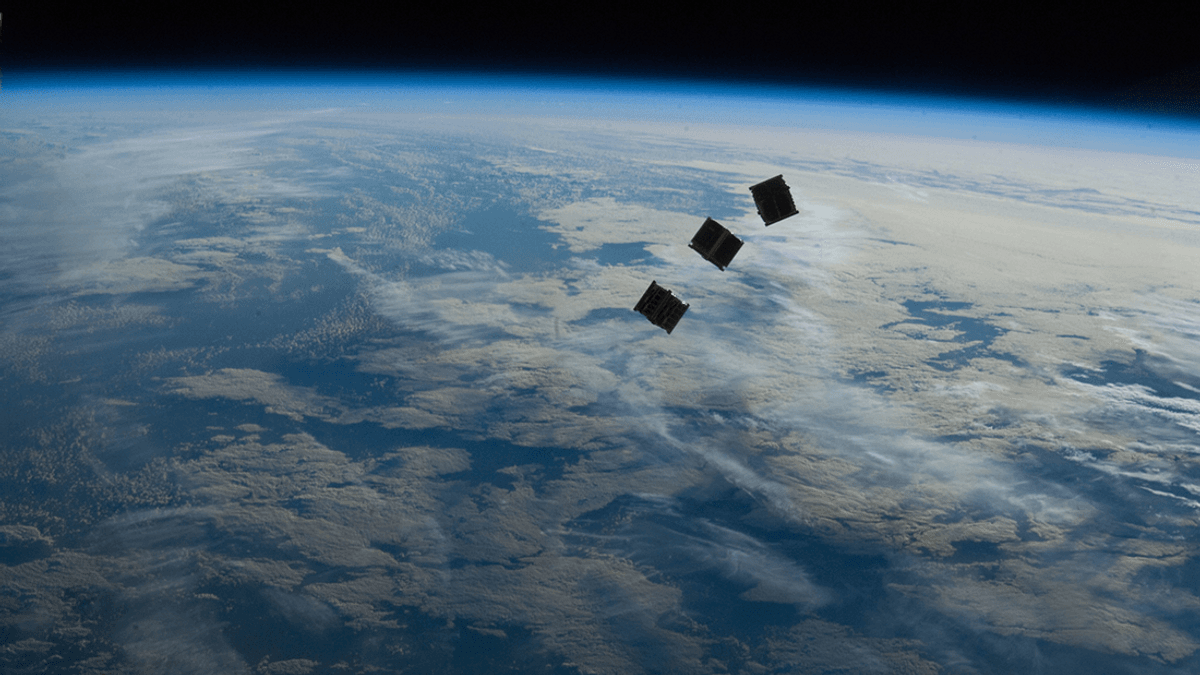 Chinese Spaceplane Trailed By Six Mysterious Objects Transmitting Repeating Pattern