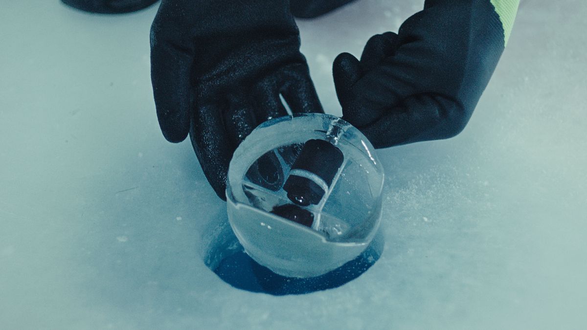 Engineers Filmed An Ice Hockey Match From Below The Ice‚ Recording A Once “Impossible” Angle