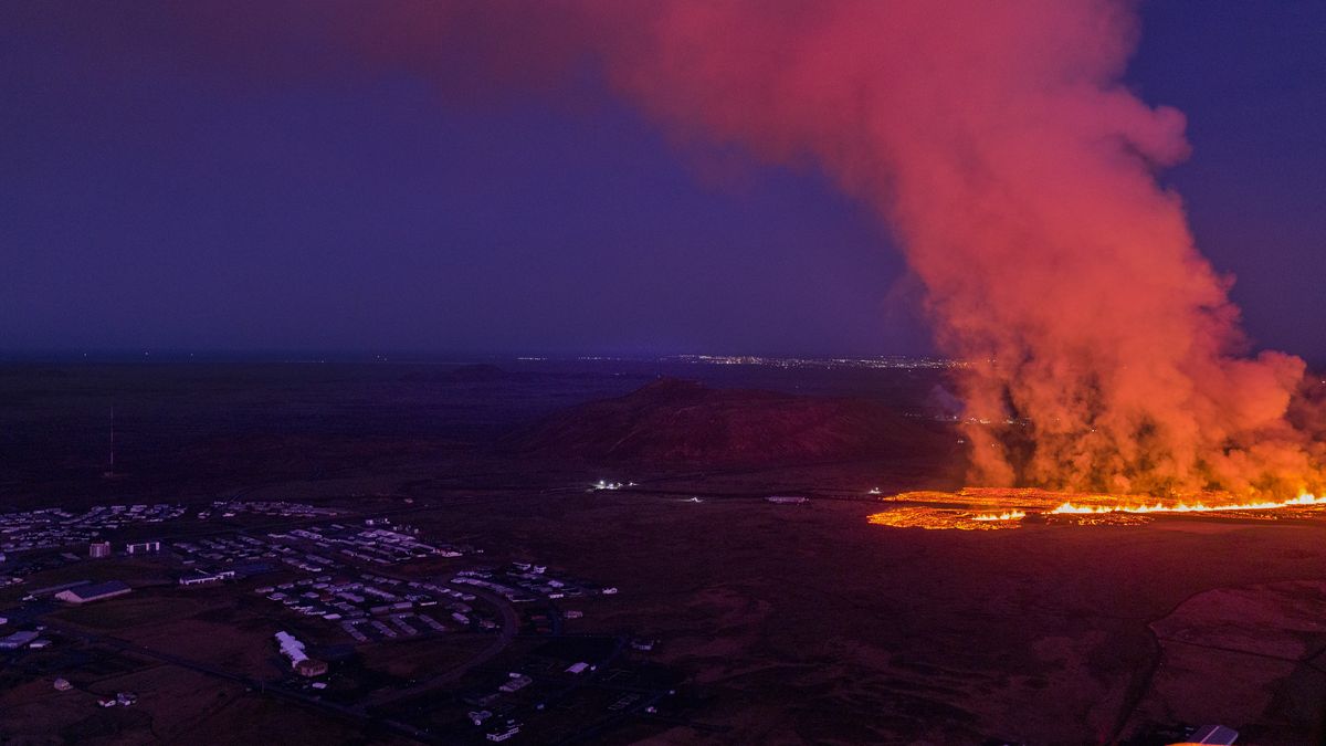 Iceland Volcanic Eruption Sends Lava Into Local Town‚ Setting Houses on Fire