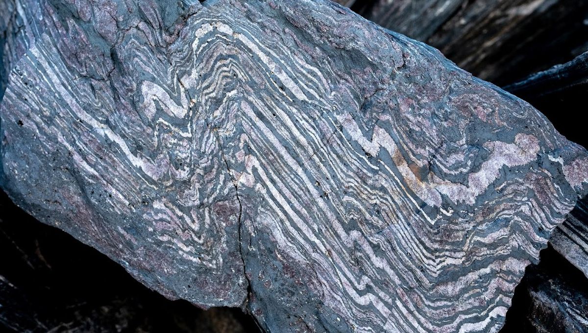 The Earth's Magnetic Field Is At Least 3.7-Billion-Years Old, New Evidence Shows - Vimarsana News