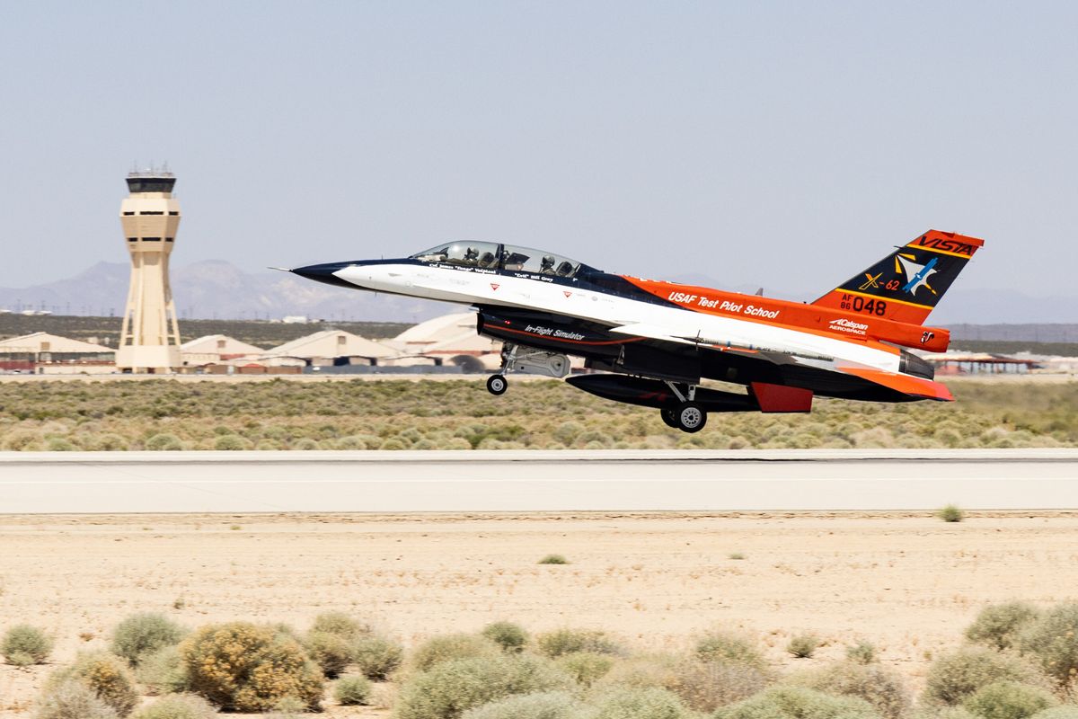 AI Fighter Jet Goes Head-To-Head With Humans In A "Dogfighting" Test Flight