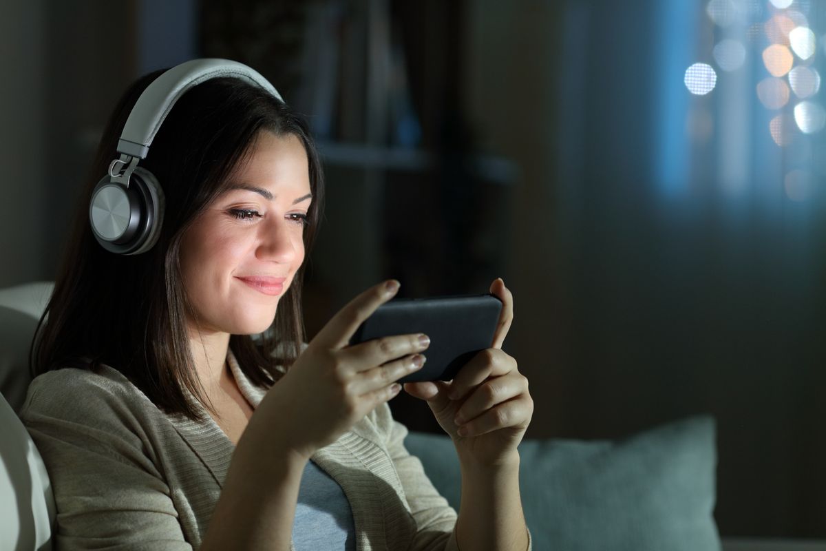 Parasocial Relationships = Healthy? YouTubers Might Make Us Happier Than Our Friends Do
