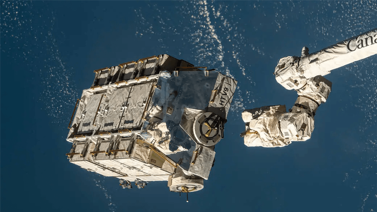 SpaceX Has A Hotline You Can Call If Debris Falls On Your House