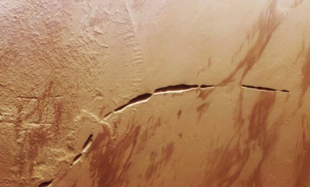 Stunning New Image Shows Enormous “Scar” Stretching Across Mars
