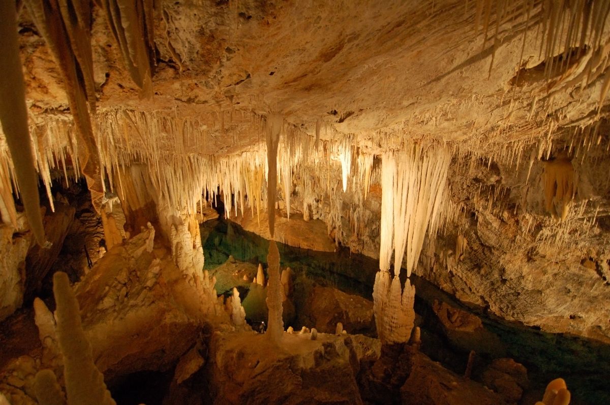 Stalactites And Stalagmites: What’s The Difference?