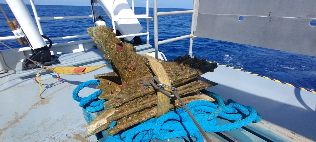 2,300-Year-Old Battering Ram From Roman Warship Discovered Off Sicilian Coast