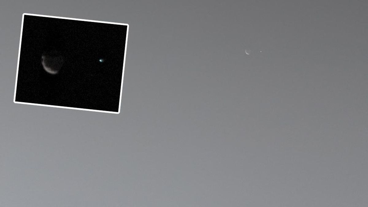 Earth Photobombs Phobos In Incredible View From Mars