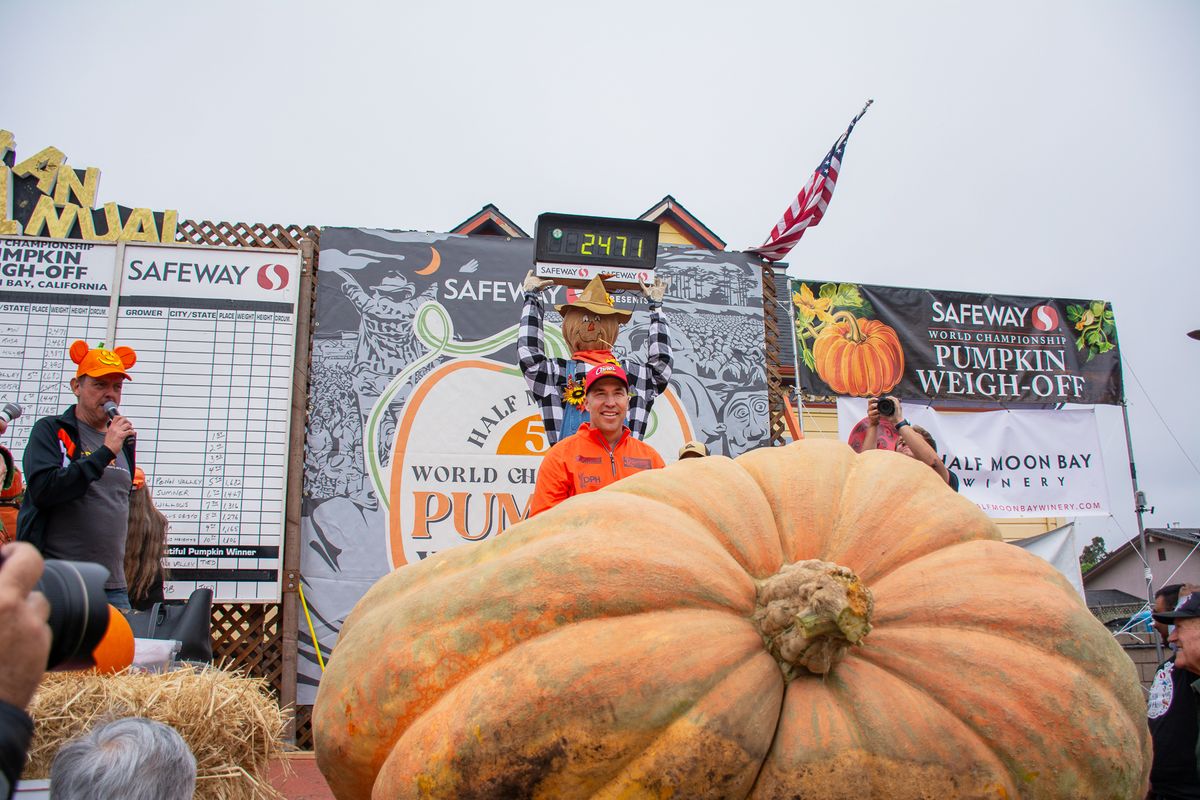 This Enormous Award-Winning Pumpkin Weighs The Same As 2 Grizzly Bears