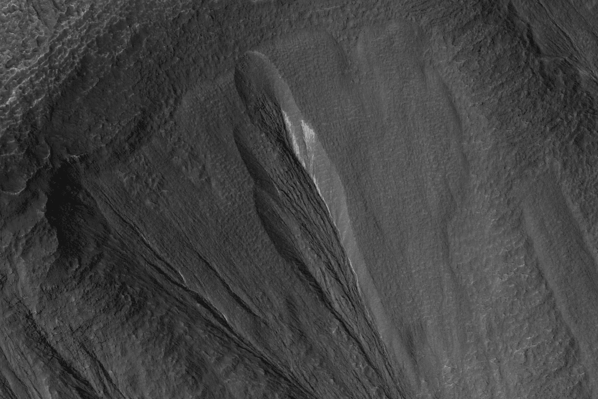Dusty Ice On Mars Might Hold The Conditions For Life