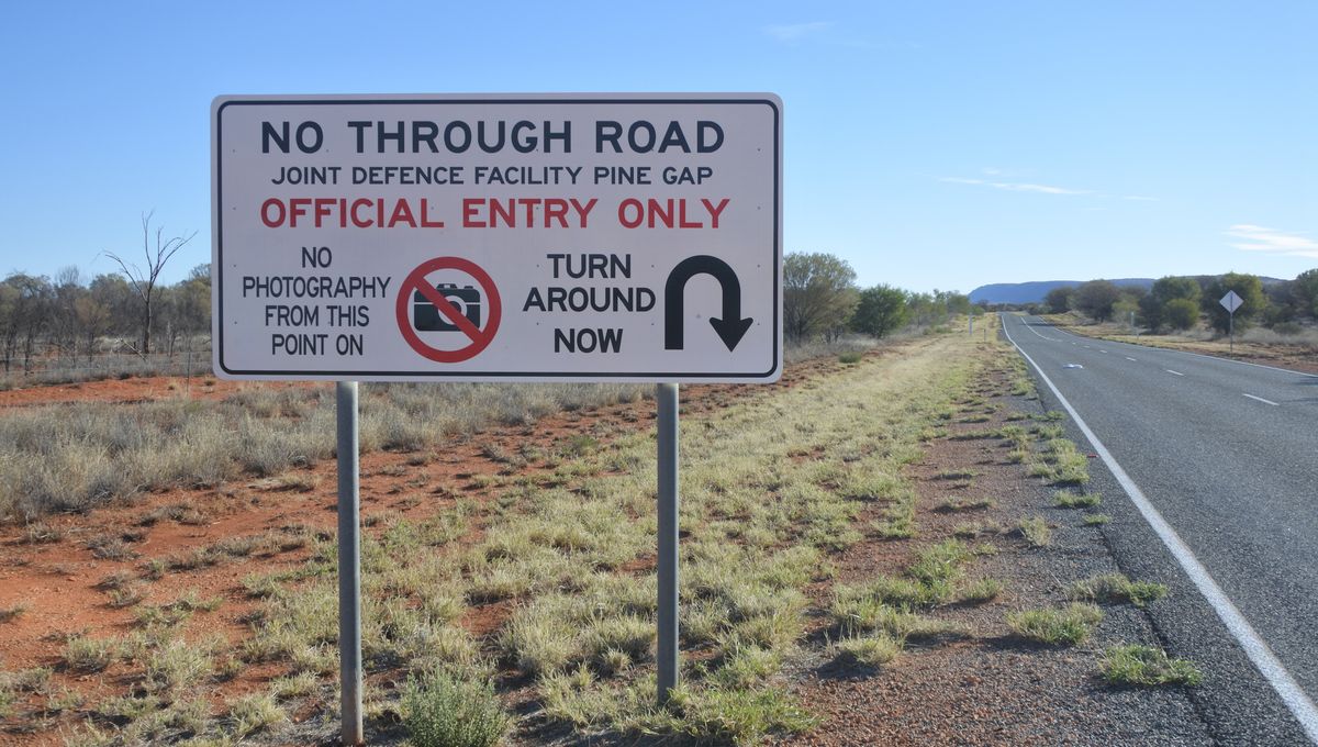 Pine Gap: Pusat Spionase, Fasilitas Militer, atau “Area 51” Australia? Pine Gap: Pusat Spionase, Fasilitas Militer, atau “Area 51” Australia?