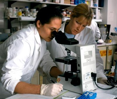 NIAID scientists studying the human immune response to HIV