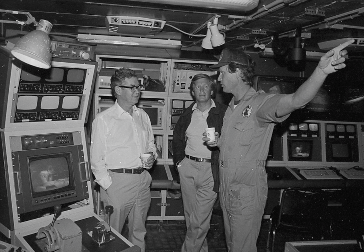 Then WHOI Director John Steele and then the head of the Deep Submergence Lab at WHOI Robert Ballard on stand abroad R/V Knorr after the discovery of the RMS Titanic wreckage.