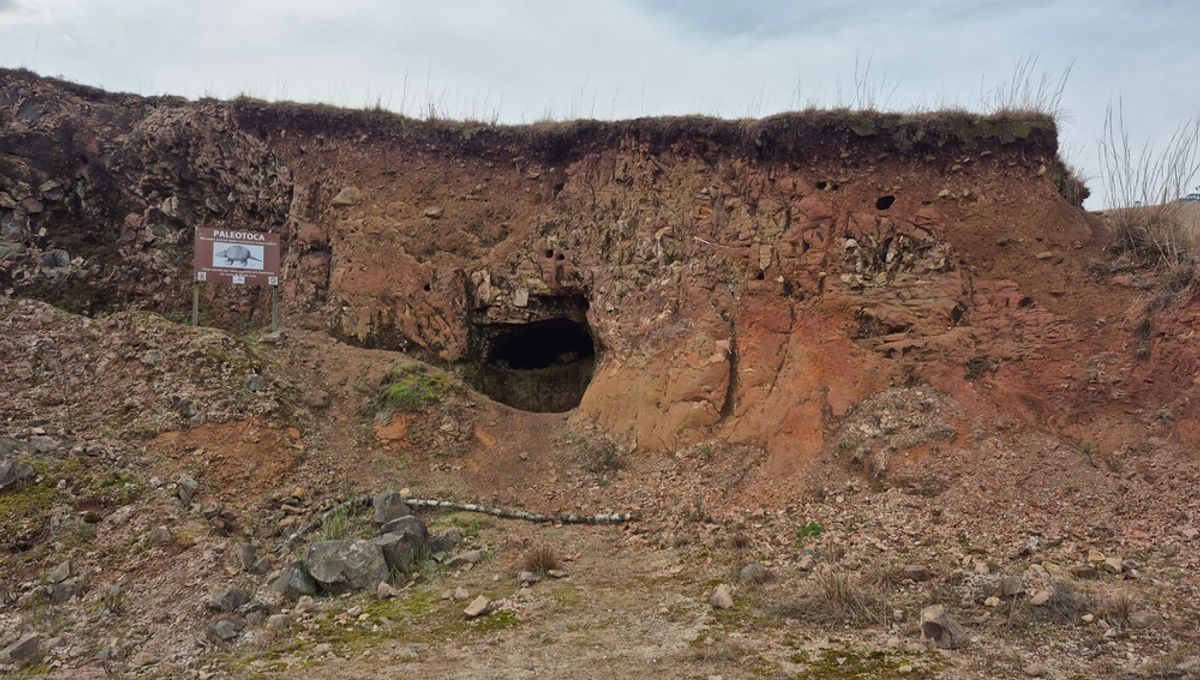 Caves Ini Diciptakan Oleh Sesuatu Selain Proses Geologi atau Manusia