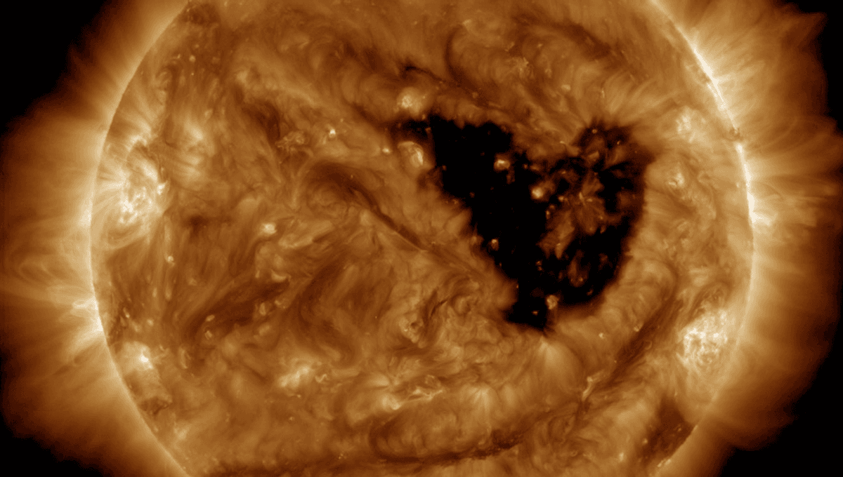 NOAA Mengeluarkan Peringatan Badai Geomagnetik G3 dari Lubang Korona NOAA Mengeluarkan Peringatan Badai Geomagnetik G3 dari Lubang Korona