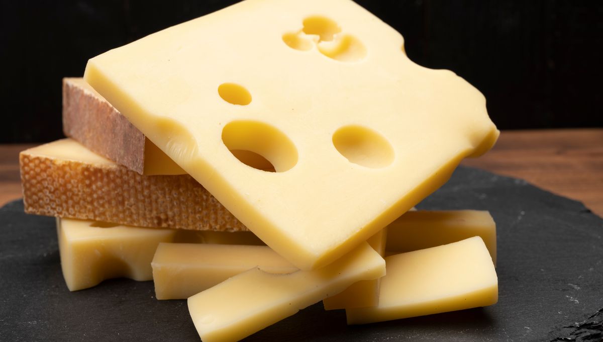 Mengapa Keju Swiss Memiliki Lubang-lubang? Ini Penjelasannya!
