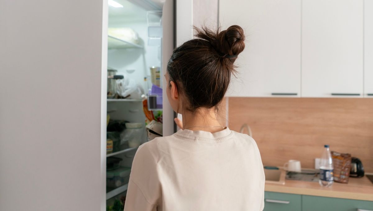 Hindari Menyimpan Makanan Ini di Pintu Kulkas Anda (Kami Yakin Anda Melakukan) Hindari Menyimpan Makanan Ini di Pintu Kulkas Anda (Kami Yakin Anda Melakukan)