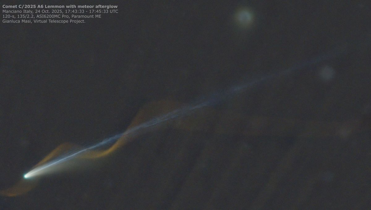 Meteor Memukau Menciptakan Spiral di Atas Komet C/2025 A6 (Lemmon) Meteor Memukau Menciptakan Spiral di Atas Komet C/2025 A6 (Lemmon)
