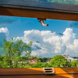 An open window, illustrating the German concept of Luften