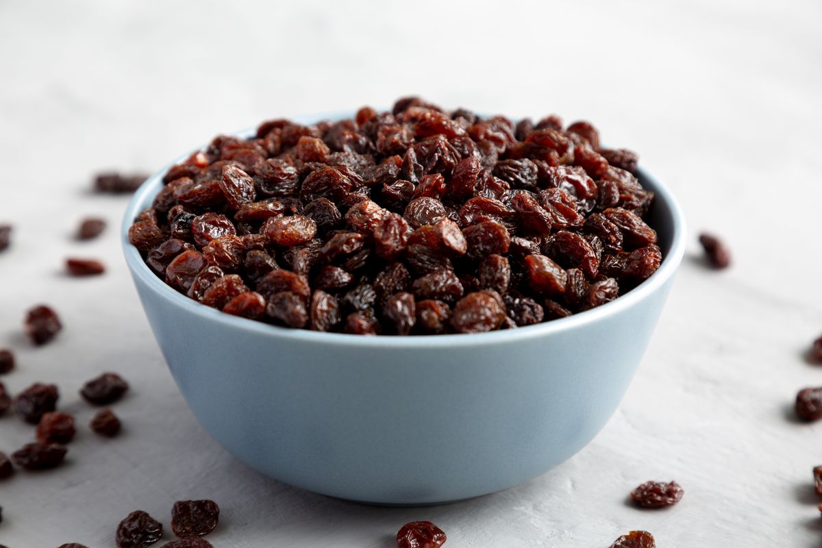 39-Year-Old Discovers Raisins Don't Come From A Raisin Tree, Gets Mercilessly Roasted By Family And The Internet