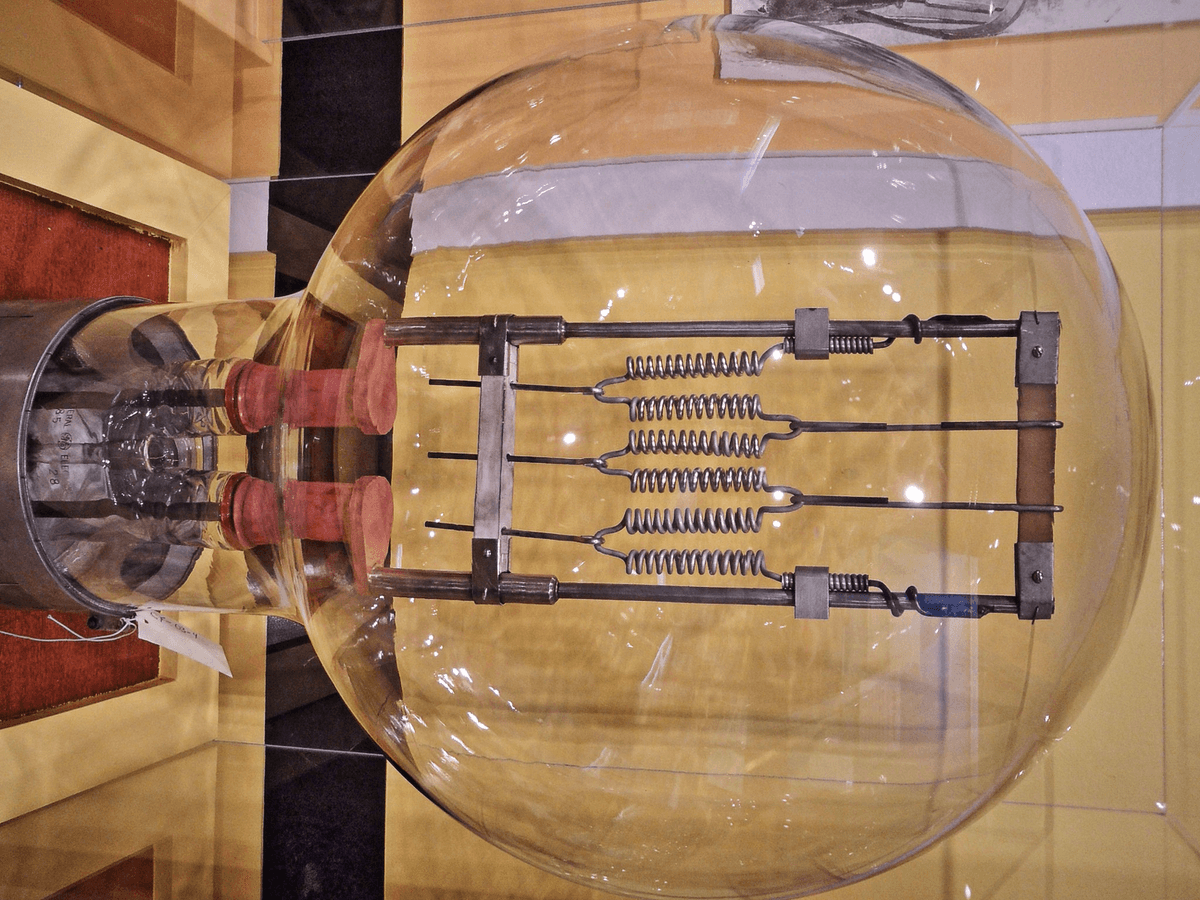 Scientists Replicated Edison’s 1879 Light Bulb Experiments And Uncovered Something Unexpected