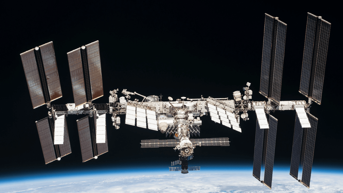 What If We Don’t Crash The ISS Back Down, And Turn It Into A Space Museum Instead?