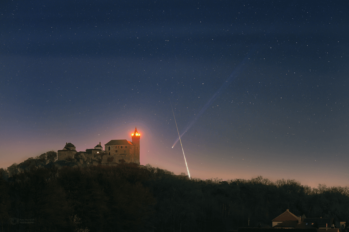 A One-In-170,000-Year Shot: Blazing Fireball "Photobombs" Beautiful Image Of Comet C/2025 R3 (PANSTARRS)