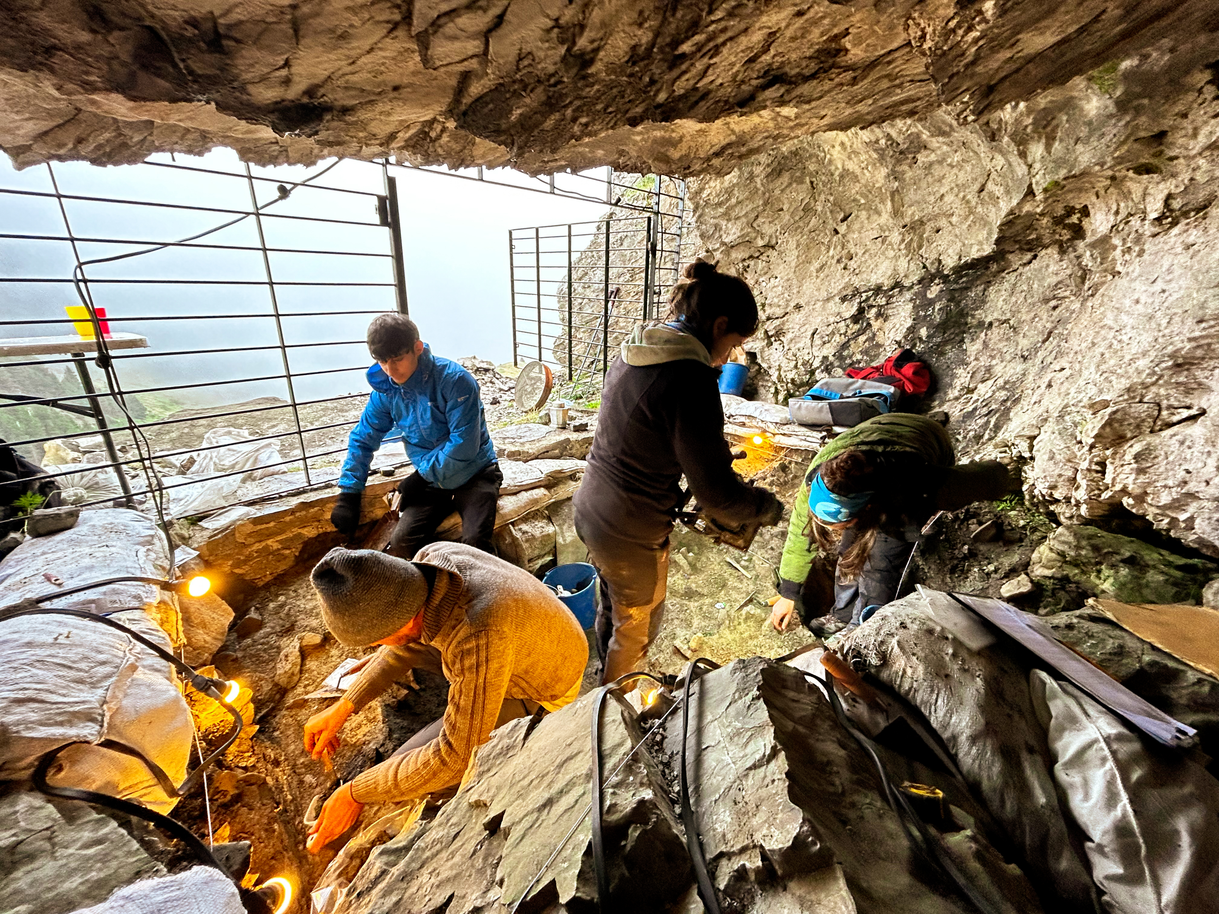 Archaeological excavations in the interior of Cova 338. 