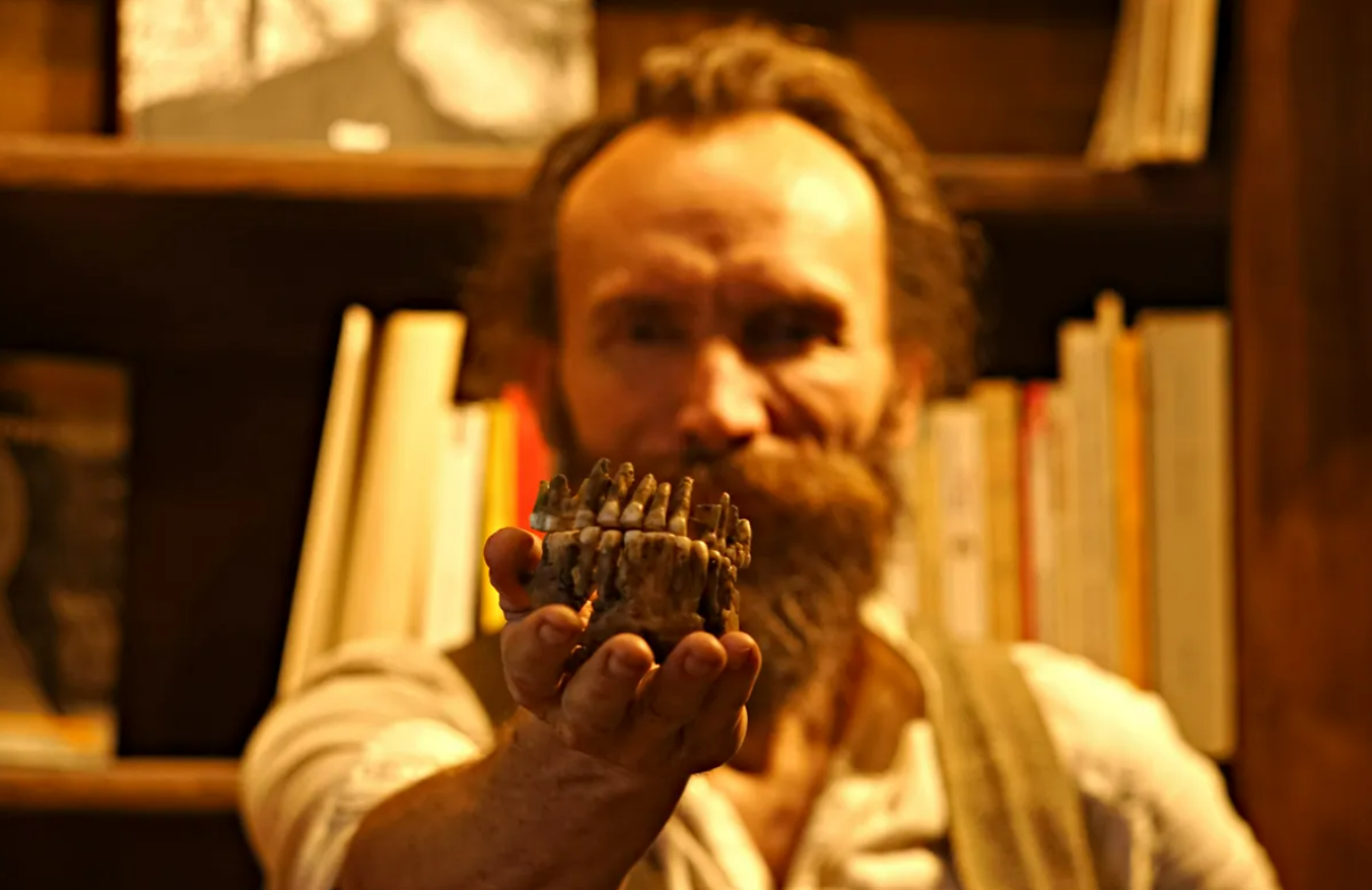 Ludovic Slimak, co-first author and discoverer of Thorin, holding the maxillabone of the mysterious Neanderthal. Ludovic Slimak, co-first author and discoverer of Thorin, holding the maxillabone of the mysterious Neanderthal.