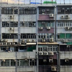 Photo view of a facade of a typical old ancient hk hong kong tower housing industrial buildings in Kowloon 