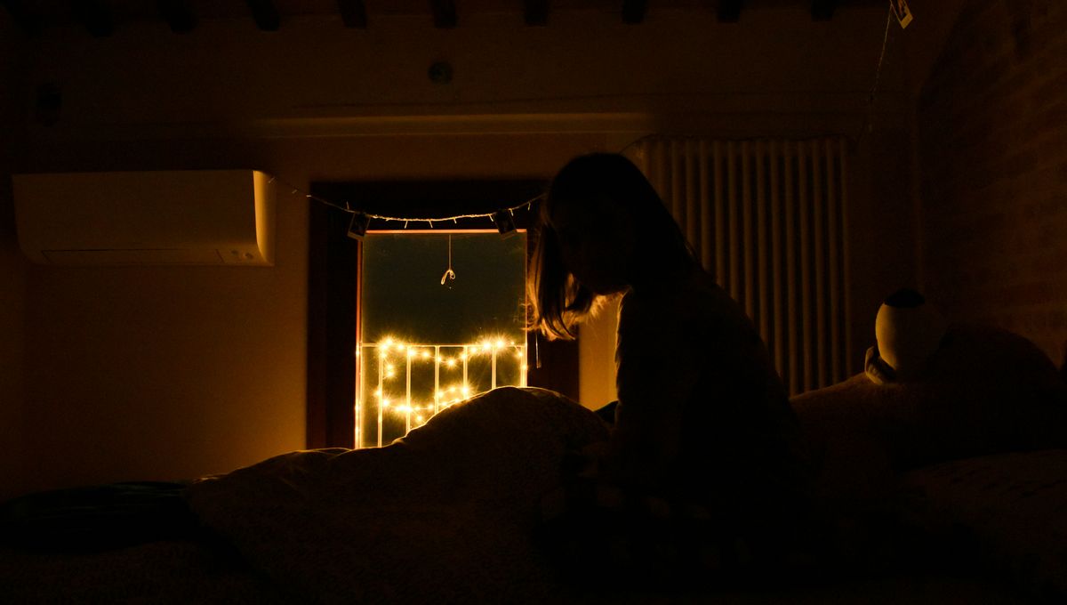 Ever Struggle To Sleep On Your First Night Somewhere New? Be Grateful – Your Brain Is Just Looking Out For You