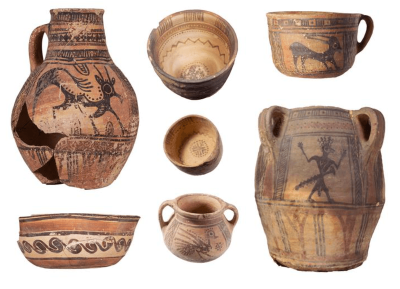 Pottery belonging to the Qurayyah Painted Ware brand
