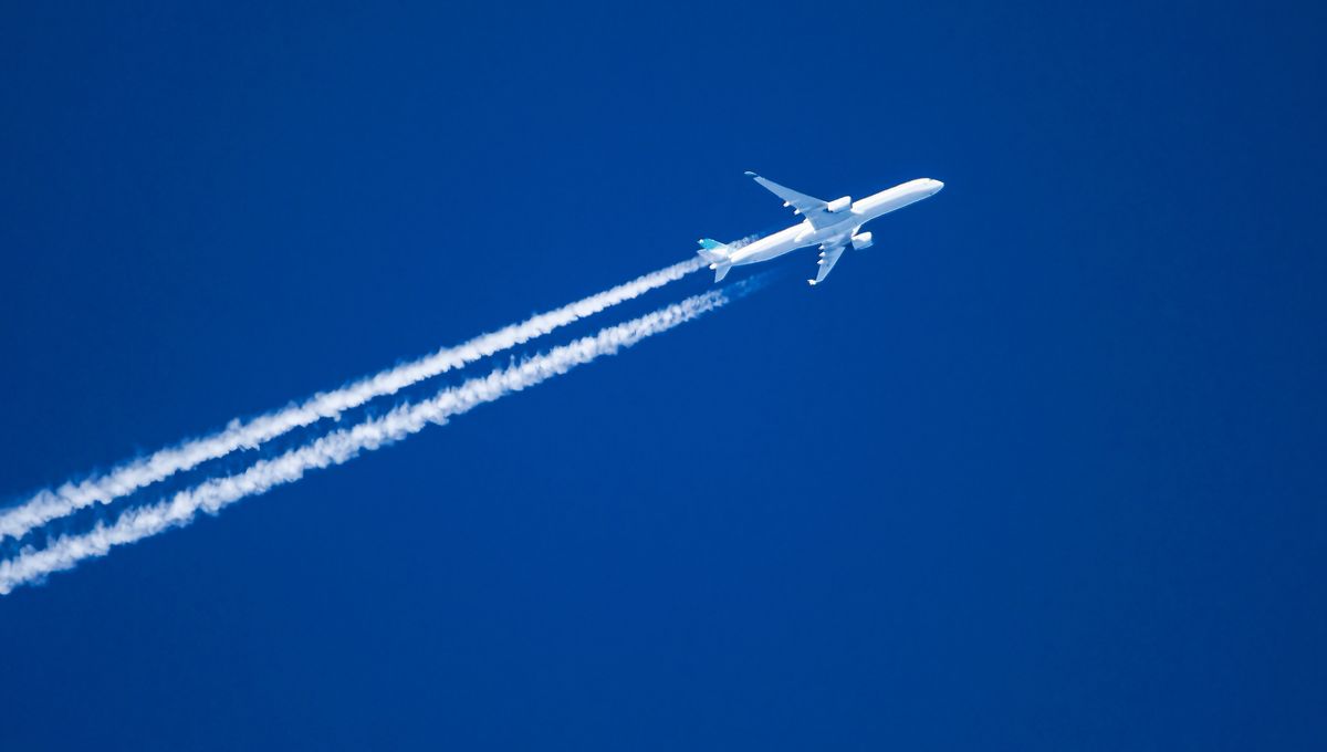 A World's First Trial Is Curbing Contrails By Re-Routing Planes Over The Atlantic Using AI