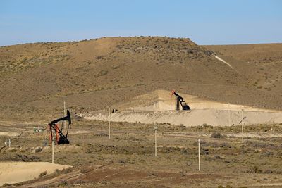 desert environment with two drills extracting oil