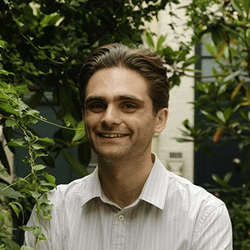 Retrato de Tom Leslie